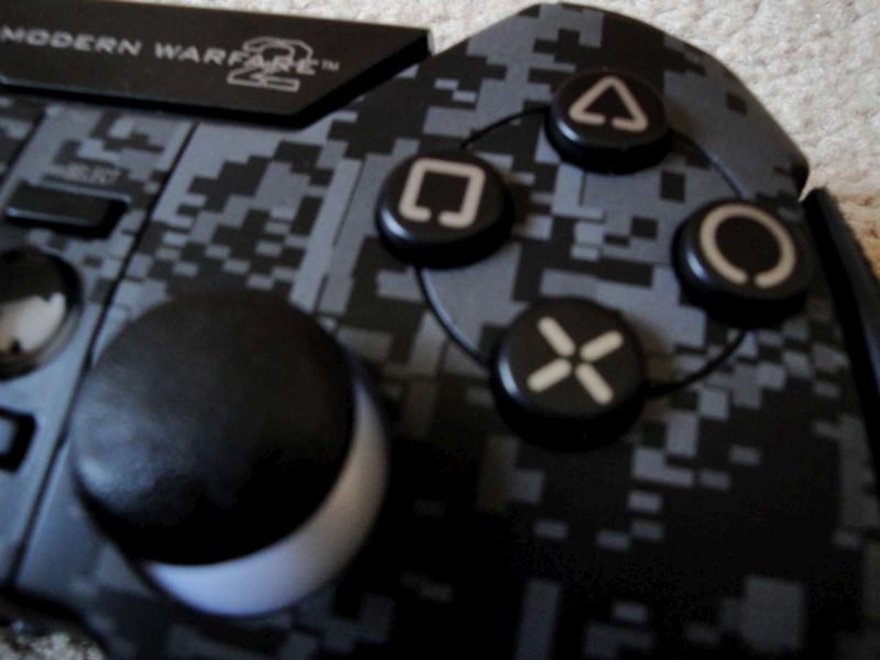 Illustration for article titled Mad Catz Modern Warfare 2 Range Unboxed